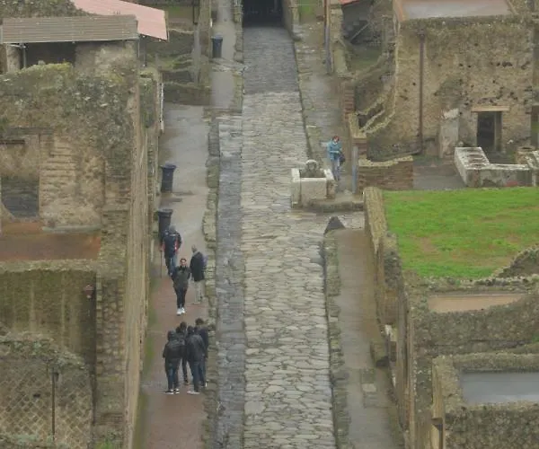 Decumano Massimo Otel